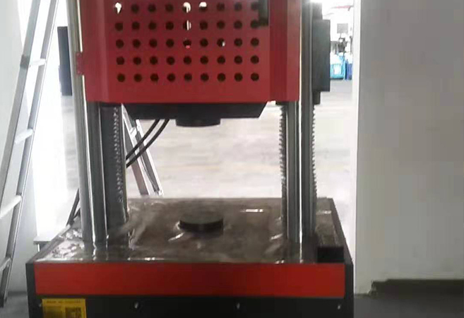 100T微機(jī)控制液壓萬(wàn)能實(shí)驗(yàn)機(jī)裝機(jī)調(diào)試完成